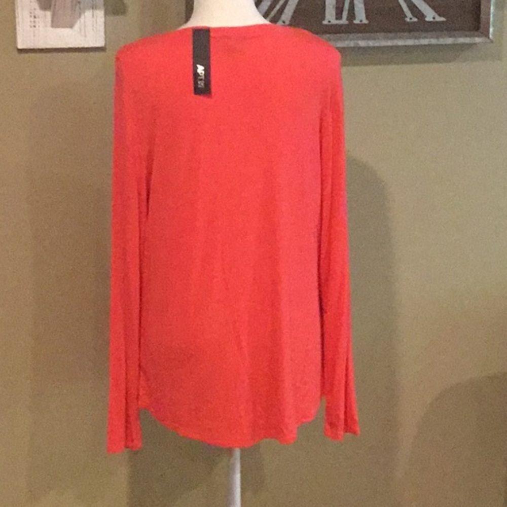 NWT - Apt 9 Ribbed Tee - Picture 2 of 3